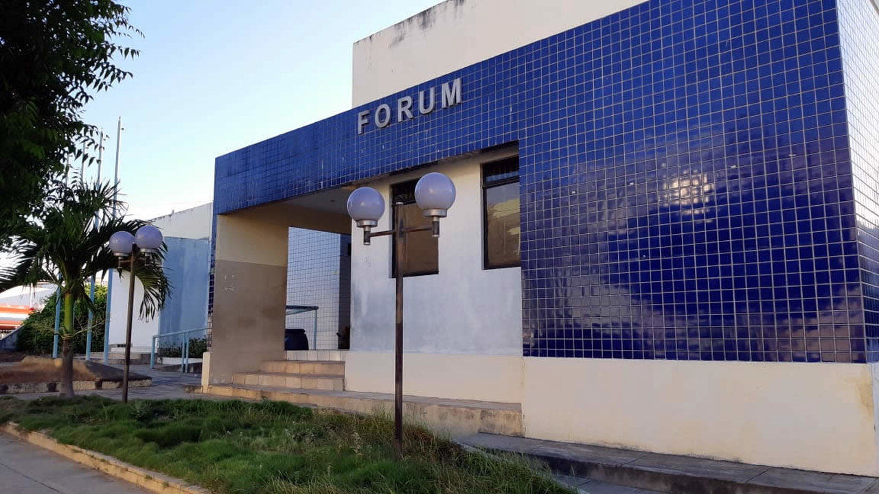 12062020 forum uirauna Easy Resize.com (1) - Pré-candidato Zé Almeida emite nota lamentando a desinstalação da Comarca de Uiraúna ; VEJA
